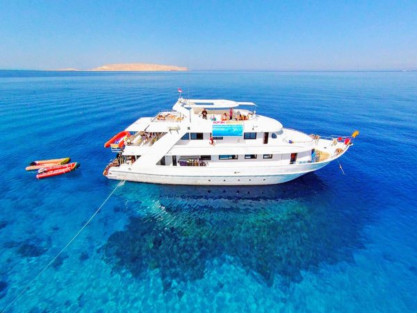 Tiran Island yacht trip